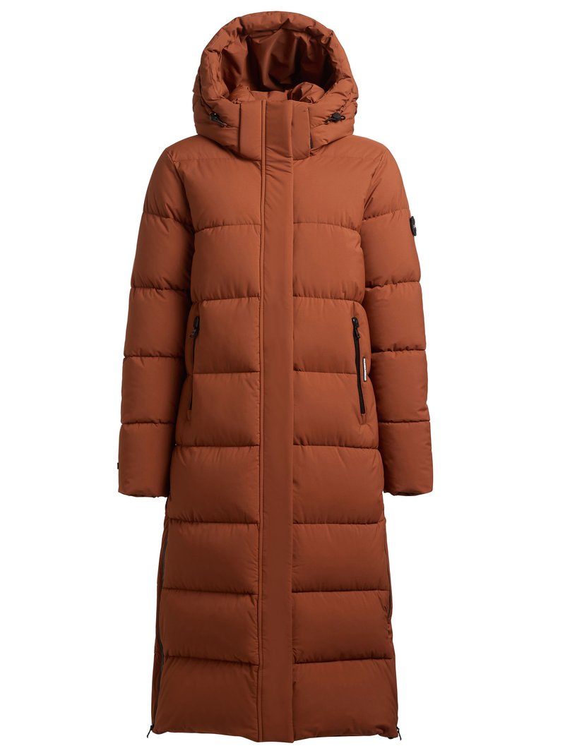 Dlouhá, nadýchaná červenohnědá parka s kapucí, vertikálním zipem, dvěma bočními kapsami a elastickými detaily na manžetách pro těsné přilnutí.
