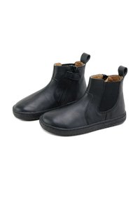 Botas negras de cuero hasta el tobillo con un acabado liso, cremallera lateral, paneles elásticos y bucles de tirador. Suelas de goma texturizada.
