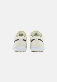 Jordan AIR JORDAN 1 - Sapatilhas - coconut milk/black/white