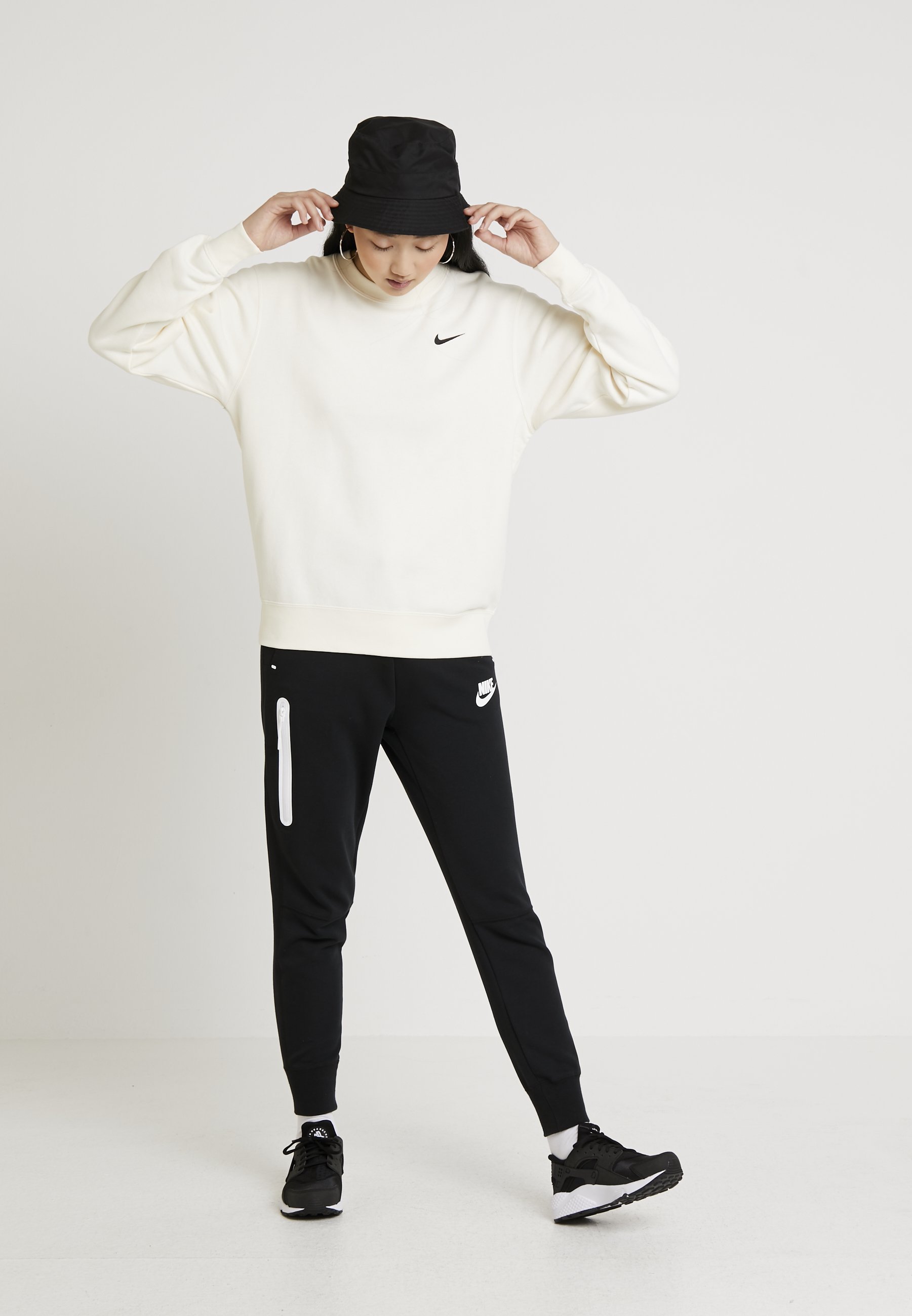 Nike Sportswear CREW TREND Sweater pale ivoryblack Nike Sportswear CREW TREND Sweater pale ivoryblack