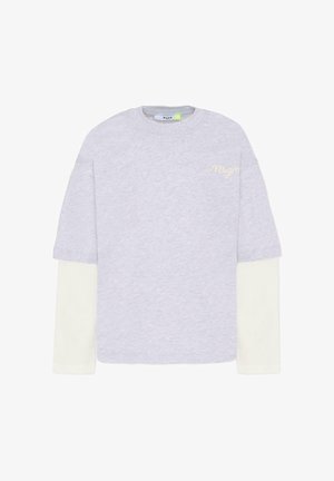 Lichtgrijs gelaagd shirt met lange mouwen en witte binnenmouwen, met een klein beige "Msgm" logo op de linkerkant van de borst.