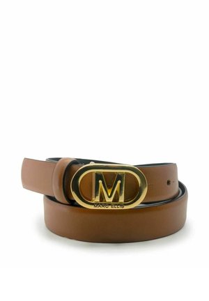 Cintura in pelle marrone avvolta con fibbia ovale dorata che presenta una grande "M" e il nome "Marc Ellis" inciso sotto.