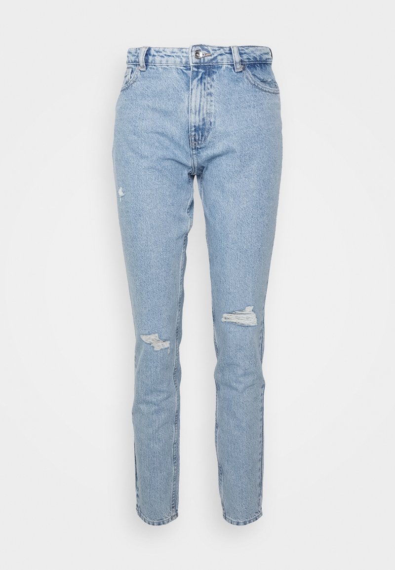 Světle modré džíny z denimu se zvýšeným pasem, úzkým střihem a opotřebovanými detaily se třásněmi na obou nohavicích. Klasický pětikapsový design.