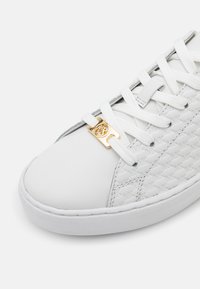 MICHAEL Michael Kors KEATON LACE UP - Αθλητικά παπούτσια - optic white