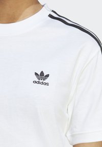 adidas Originals ADICOLOR CLASSICS 3-STRIPES - T-shirt z nadrukiem