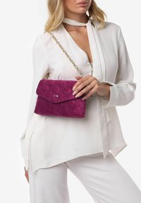 V73 Borsa a tracolla - fuxia