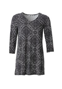 Svart tunika med ett geometriskt vitt mönster, V-ringning och trekvartslånga ärmar, tillverkad av lättviktig tyg med en mjuk textur.