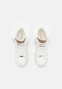 Guess ROXANA - Sneakers alte - white/beige/brown
