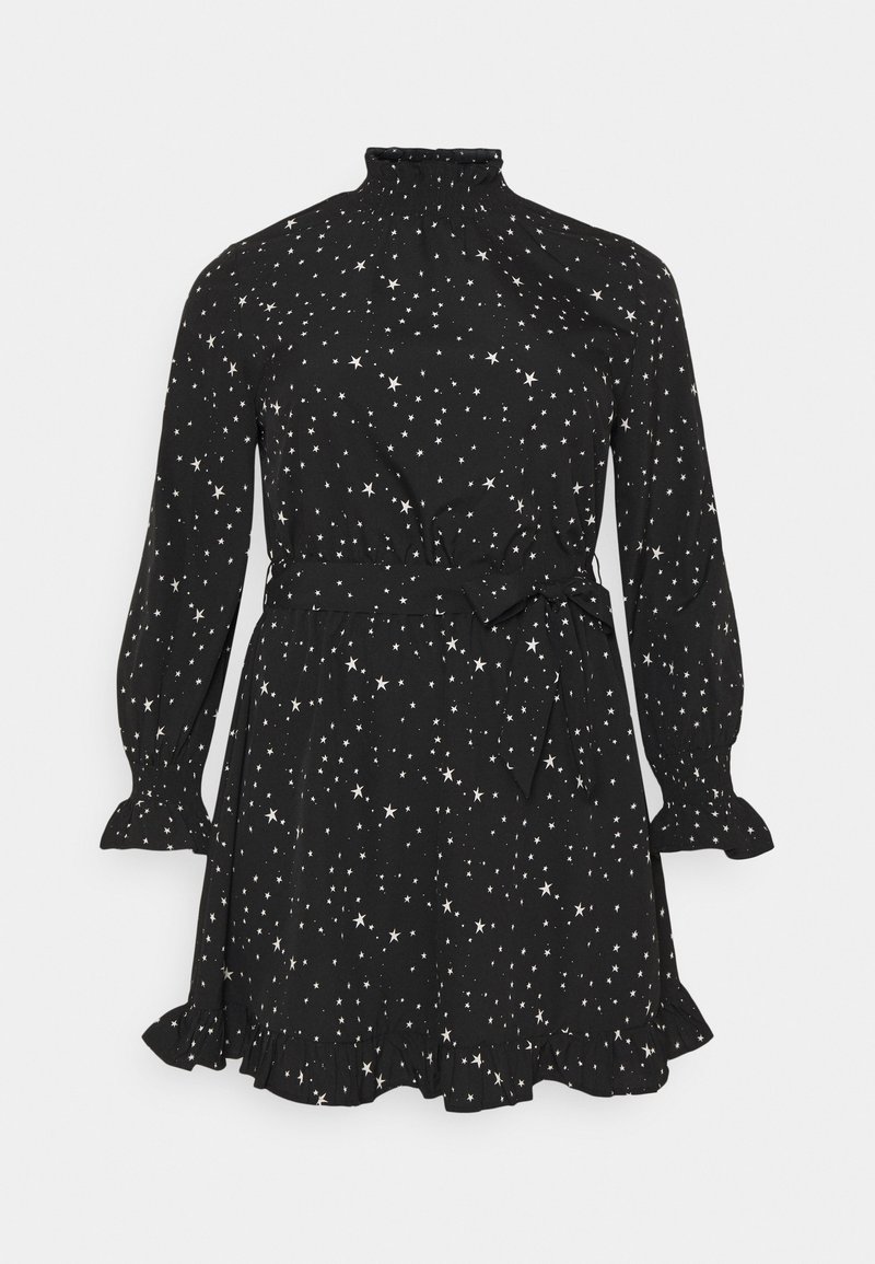 Robe mini noire à manches longues avec motif d'étoiles blanches, col montant à volants, ceinture à la taille, ourlet et manches à volants.