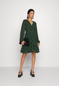 Scotch & Soda LONG SLEEVED DRESS - Vestido camiseiro - green