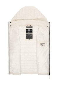 Vit quiltad jacka med huva, med en svart dragkedja, interna etiketter och ett texturerat foder. Två fickor inuti, minimalistisk design.