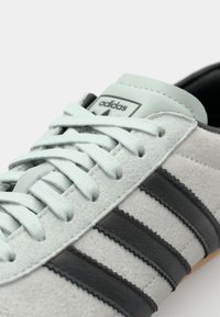 adidas Originals TOKYO UNISEX - Baskets basses - silver/core black