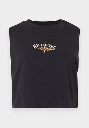 Melns apgriezts bezroku tops ar tekstu "Billabong" un dzeltenas liesmas grafiku krūtīs centrā.