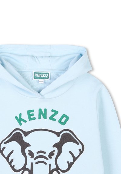 Sweat à capuche bleu clair orné d'un grand graphique d'éléphant et du texte "KENZO" en vert. Matière en coton doux, avec une capuche à cordon de serrage et des poignets côtelés.