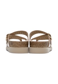 Sandali marroni con cinturini in pelle perforata, soletta in sughero e suola in gomma beige chiara. Presentano una fibbia dorata per la regolazione.