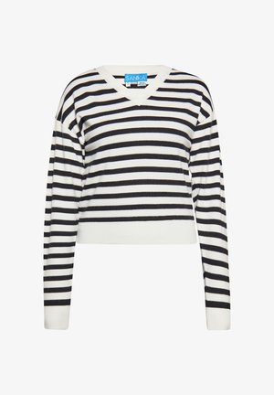 Sweter w paski z dekoltem w serek, wykonany z lekkiego materiału. Wzór składa się z naprzemiennych czarnych i białych pasków.