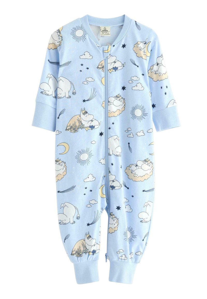 Une combinaison pour enfants de couleur bleue en tissu doux, ornée d'illustrations fantaisistes de créatures, de nuages et d'étoiles, avec une fermeture éclair à l'avant et des manches longues.