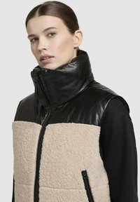 khujo JAMILA - Liivi - schwarz beige