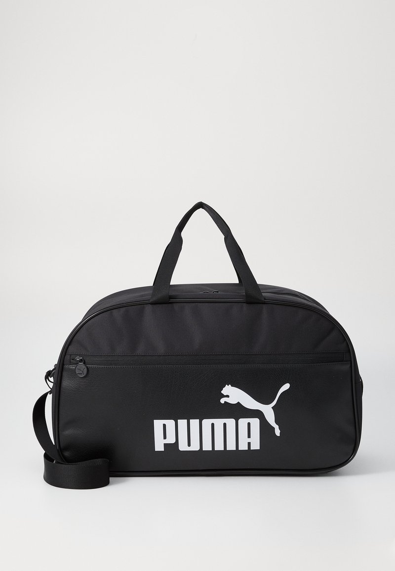 Borsa a tracolla nera realizzata in tessuto resistente. Presenta un logo PUMA bianco, una tasca frontale con zip, manici doppi e una tracolla regolabile.