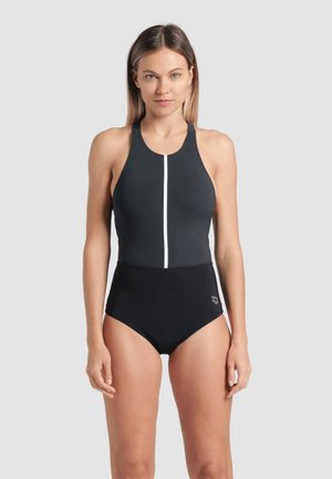 Must küllane sukeldumiskostüüm, millel on kõrge kaelus, valge vertikaalne rõhujoon ja kõrge vöökoht. Valmistatud venivast ujumiskangast.