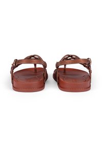 Braune Sandalen mit strukturierten Riemen, verstellbarem Schnallenverschluss und flacher Gummisohle. Das Design verfügt über offene Seiten für Atmungsaktivität.