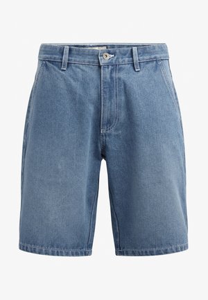 Shorts din denim de culoare albastru deschis, cu închidere prin buton, bucle pentru curea și design cu picioare drepte. Accente cusute vizibile pe cusături.