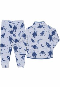 Kaksiosainen pyjamapuku pehmeää valkoista fleeceä, jossa on tummansiniset astronautti-, raketti- ja planeettakuviot. Sisältää joustavan vyötärön ja pitkät hihat.
