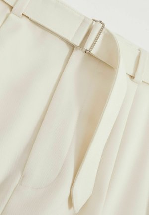 Reiss REGULAR FIT - STRAP BLEND BELTED PLEATED - Pantaloni de costum - white