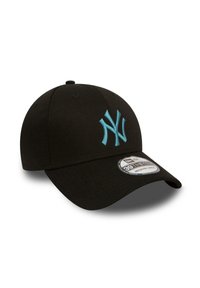 Black cap with a curved brim, featuring an embroidered light blue "NY" logo on the front and a white label displaying size information.