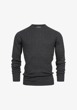 Grå strikket genser med ribbestruktur, rund hals og lange ermer med tettsittende mansjetter. Laget av mykt, strukturert stoff.