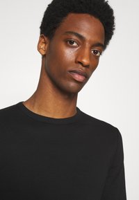 Lindbergh O-NECK - Langarmshirt - black