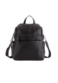 Sac à dos en faux cuir noir avec finition texturée, poignées supérieures doubles, bandoulière ajustable et poche zippée à l'avant.