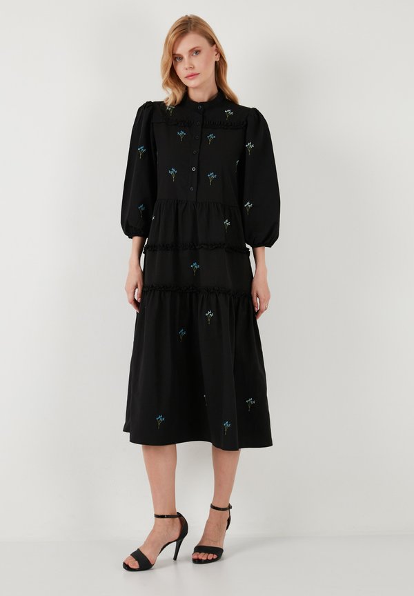 REGULAR FIT - Blusenkleid