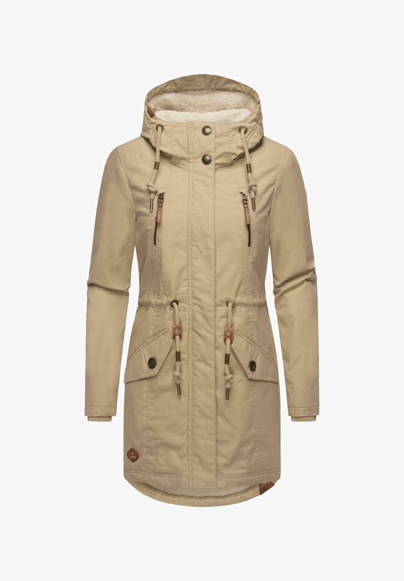 Beżowa parka z kapturem wykończonym futrem, dwoma przednimi kieszeniami, ściągaczem w talii i ozdobnymi guzikami. Wykonana z miękkiego, trwałego materiału.