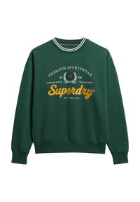 Sudadera de algodón verde con cuello de canalé, mangas largas y puños elásticos. Presenta gráficos frontales con "Superdry" y elementos del logo.