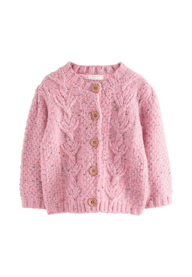 Cardigan rosa lavorato a maglia con motivo a trecce, scollo rotondo e cinque bottoni in legno sul davanti. Testurizzato con dettagli screziati su tutta la superficie.