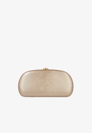 Bolso de mano rectangular metálico dorado con bordes redondeados y un pequeño cierre dorado en la parte superior, sobre un fondo blanco.