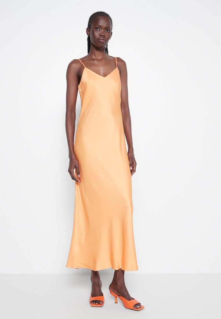 Selected Femme Maxi-jurk abrikoos Selected Femme Maxi-jurk abrikoos