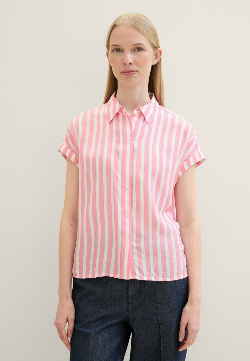 Short-sleeve shirt in light pink with white vertical stripes. Features a button-down collar and a relaxed fit. Smooth fabric texture.