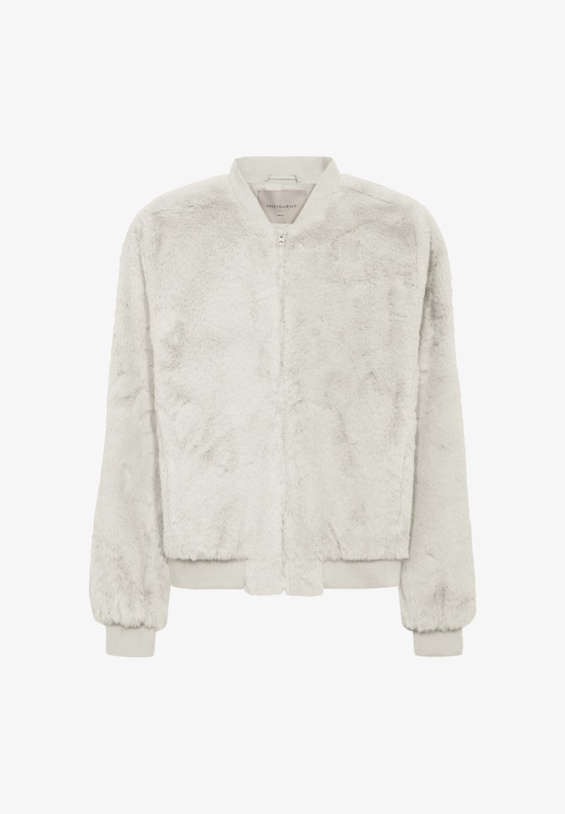 Faux fur bomberjack in lichtgrijs, met een rits aan de voorkant, geribde manchetten en een zachte, gestructureerde afwerking. Klassieke bomber-silhouet.