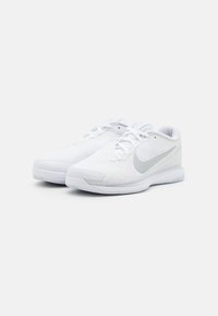 Nike Performance COURT AIR ZOOM VAPOR PRO - Sapatilhas de ténis para vários pisos - white/metallic silver