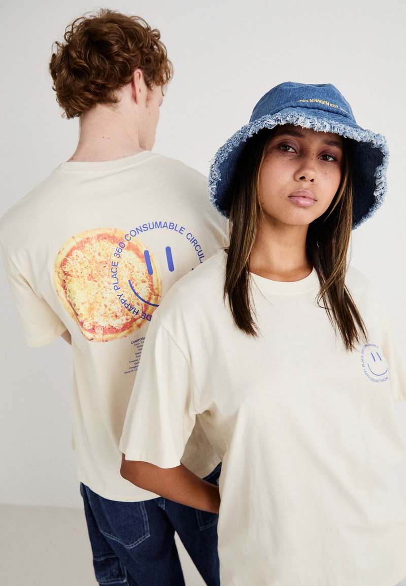Jack & Jones JORREALMEAL TEE UNISEX - T-shirts med print - buttercream
