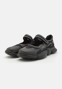 Camper KARST - Ballerine con cinturino - schwarz/grau