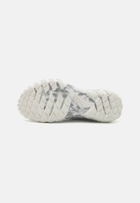 Mammut HUECO II WOMEN - Hikingskor - white