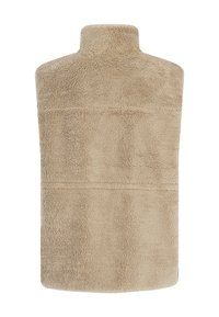 Gilet in pile beige con colletto alto, superficie texturizzata, cuciture verticali e taglio dritto. Materiale morbido per calore e comfort.