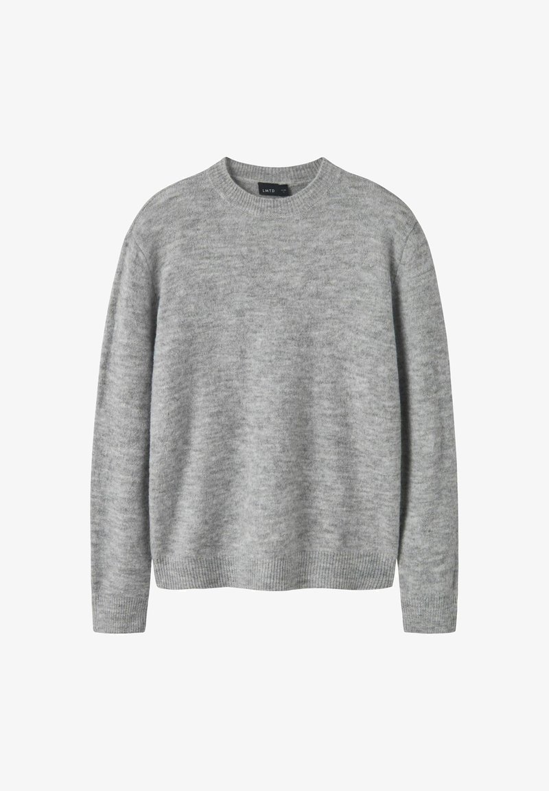 Hellgrauer Pullover aus weichem Strickmaterial, mit Rundhalsausschnitt, langen Ärmeln und gerippten Bündchen sowie Saum. Keine Muster oder Akzente.