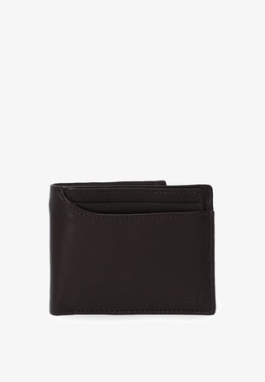 Złożony brązowy skórzany portfel z wieloma kieszonkami na karty i gładką teksturą. Posiada przeszywane krawędzie dla większej trwałości oraz minimalistyczny design.