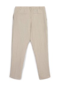 Pantaloni in lino beige con una finitura testurizzata, dotati di due tasche posteriori e una vestibilità comoda. La cintura è elasticizzata per il massimo comfort.