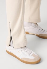 BOSS DONETTO - Pantalon de survêtement - open white