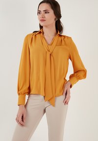 Unselected, mustard